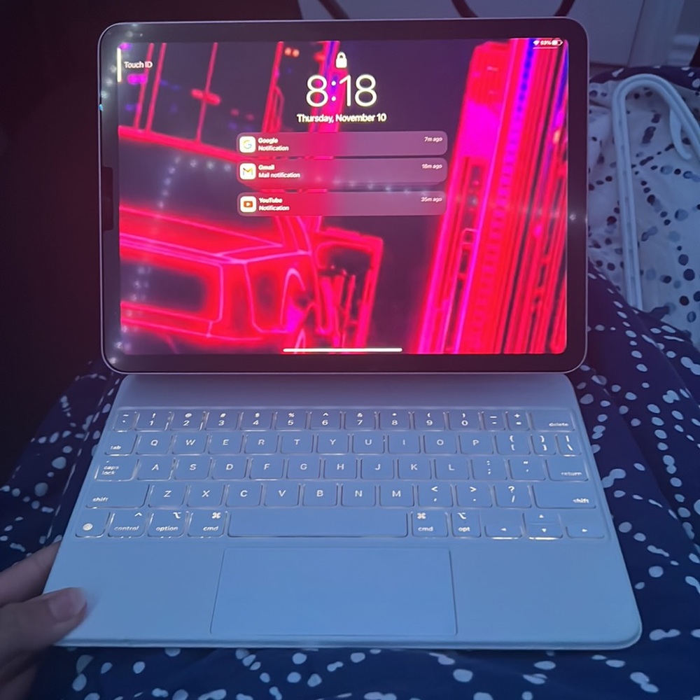 iPad Air + Apple keyboard case